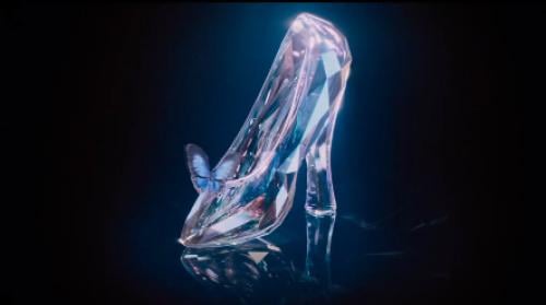 シンデレラの「ガラスの靴」魔法が解けて消えなかったのはなぜ？ アニメ版と実写版の違いからわかる驚きの答え