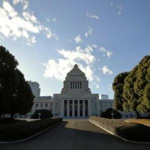 なぞなぞ霞ヶ関 数100メートルが遠い 国会議事堂内で取材できないの