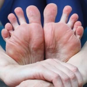 足がつる中高年必見 寝てる時に足がつる原因と予防法とは ガジェット通信 Getnews