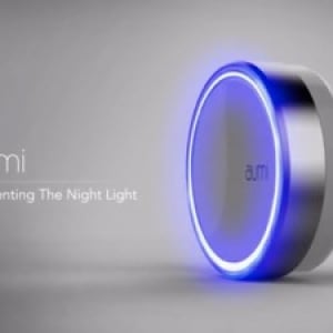 色も自在にカスタマイズ！スマホで操作できるLEDナイトライト「Aumi」