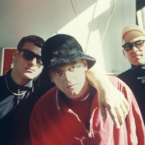 話題の新人バンドDMA’Sが、デビューEPより「Your Low」MV公開！