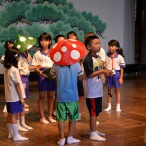 【えひめ最新レポ】100周年の芝居小屋で小学生が「狂言」に夢中