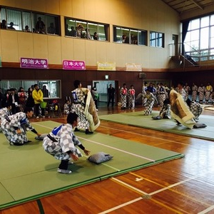 今年も熱くて懐かしい戦いが始まる！「全日本まくら投げ大会」開催！