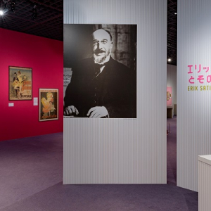 『エリック・サティとその時代展』開催記念、『高橋アキが語り弾くサティ』展示室内で開催