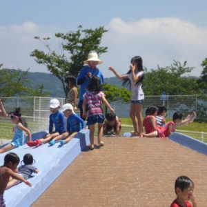 【行ってきた】「水あそび」に子どもたちは大喜び！福岡県北九州市・響灘緑地（グリーンパーク）で「夏ぼうけんフェスタ2015」開催中！