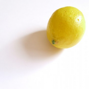 酸っぱい果物はビタミンCが多い？　レモンとビタミンCにまつわる誤解