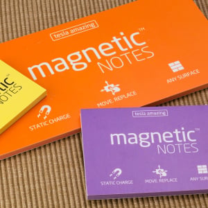 魔法のふせん『マグネティック・ノート』(magnetic notes)は、どこでも貼れる新たなコンセプトのメモだ！