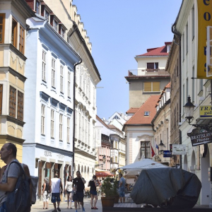 ウィーンから気軽に行けるスロバキアの首都・ブラチスラバの街歩き