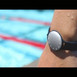 SPEEDO社と提携開発！水泳用ウェアラブル「Speedo Shine」とは？