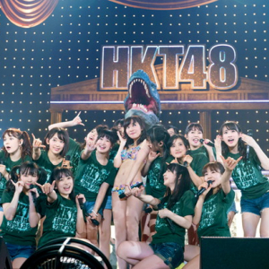 HKT48 指原莉乃の水着ライブ姿など豪華ブックレット写真初公開