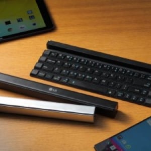 タブレットユーザー必見！丸めて持ち運び楽々のキーボードがLGから