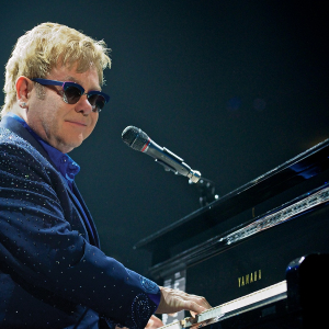 FMCOCOLO 9月のマンスリーアーティストはELTON JOHN！名曲の数々を、1ヶ月間各番組で連続オンエア