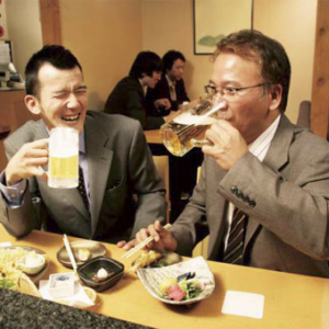 水を飲んでいてもお酒を飲んでるみたいな『嘘ビール』『嘘ワイン』『嘘カクテル』