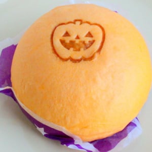 サークルKからハロウィン限定パンプキンまん！なめらかカボチャ餡でほっこり♪