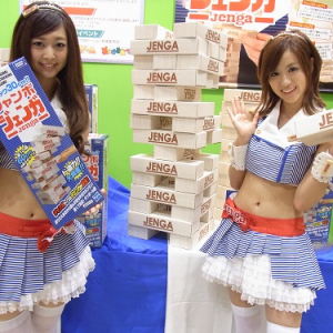 【東京おもちゃショー2011】巨大化してド迫力の定番パズル『ジャンボジェンガ』