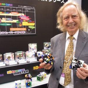 【東京おもちゃショー2011】発明者のメファート教授来日！　ますます広がる『3D ギアキューブ』ワールド