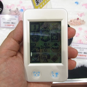 【東京おもちゃショー2011】子ども専用スマートフォン『ジュエルポッドクリスタル』