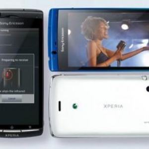 『Xperia acro SO-02C』の予約受け付けが開始　Sony Ericssonは購入者を対象にアクセサリーを特別価格で販売予定