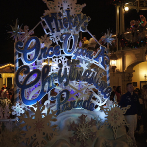 憧れのディズニーワールドで、一年で最も輝くイベント「ミッキーのベリー・メリー・クリスマス・パーティー」に参加してきた