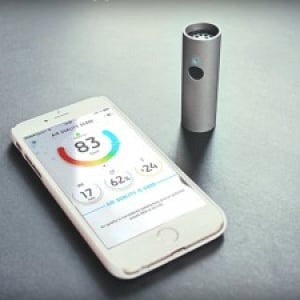 健康対策に！いつでも空気の清浄度をチェックできるポータブルデバイス「Atmotube」