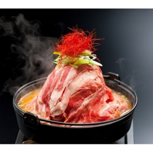 絶景にも程がある！28㎝のタワー盛り「にくなべ」＆「神戸牛焼肉」の特盛りキャンペーンが魅力的