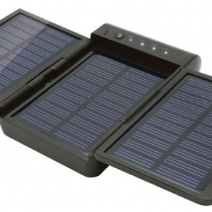 『iPhone 4』を3回充電！　ケータイやモバイル端末にも対応する太陽光バッテリー『I2911』