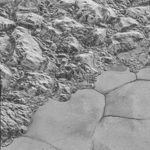 NASAも興奮!?　探査機『ニュー・ホライズンズ』が大接近した冥王星の画像