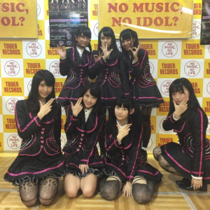 現役中学生と高校生のアイドル“トゥラブ”クリスマス仕様の白ブーツで登場 12/24・25にはクリスマスイベントも