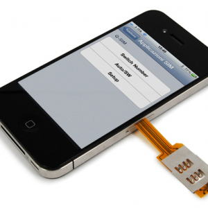 iPhone4にSIMカードを2枚挿せるアダプタが登場！　電話番号も2個使用可能