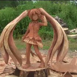 『ニコニコ動画』で有名な彫刻師ジェイソンさんがチェーンソーアート北海道大会に出場！　ミクを彫るよ