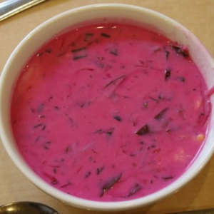 スープが豊富で東欧的”餃子”も!?　グルメ＆おしゃれカフェリポート in ポーランド