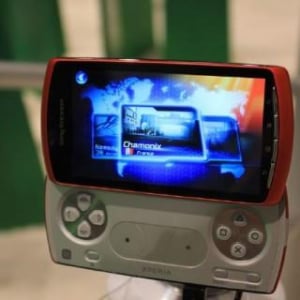 Xperia PlayのオレンジカラーがGamescomで見つかる