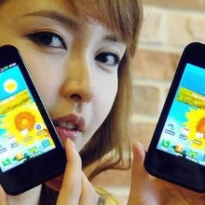 LG、AMOLEDパネルを搭載したAndroidスマートフォン「Optimus Sol（LG-E730）」を正式発表、9月中旬より発売