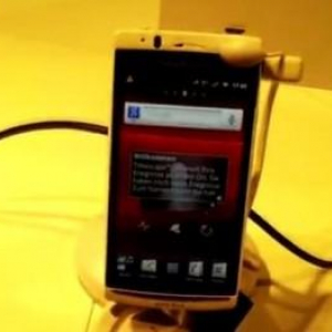 IFA 2011：Sony Ericsson、「Xperia arc S」、「Xperia neo V」、「Xpeira active」、「Live with Walkman」を展示（動画あり）