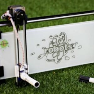 リモートで書けるホワイトボード「iBoardbot」はAPI公開で使い方いろいろ