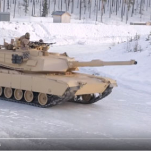 【動画】アメリカ軍「戦車で氷上ドリフト走行してみた」　思ったよりドリフトしてた