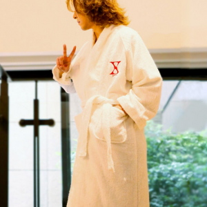 X JAPAN YOSHIKI着用の直筆サイン入りバスローブ当たるRTキャンペーン開催