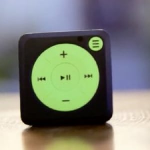 iPod shuffleに似てる!?Spotifyのデータがダウンロードできる音楽プレーヤー「Mighty」