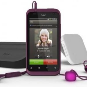 HTC、次世代Senseを搭載した「HTC Rhyme」を発表、アクセサリーが多数付属