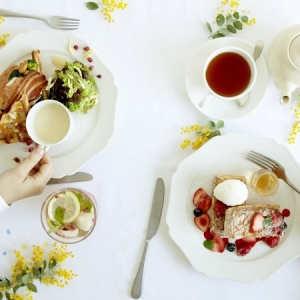 春のブランチ女子会はAfternoon Teaで決まり！新作ワッフルは、セイボリー（塩系）とスイーツ（甘系）のどちらがお好み？