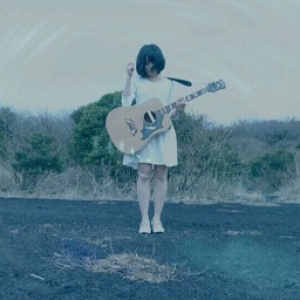 里咲りさ、観覧車で一発撮りの弾き語り新曲「TOKYO TELECA」MV公開