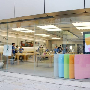 iPhone4S発表されるも、AppleStore銀座は平穏にオープン