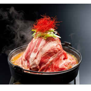 高さ28㎝の“肉エベレスト”に登頂せよ！メディアで話題沸騰の「びいどろ」がWEB先行予約を開始