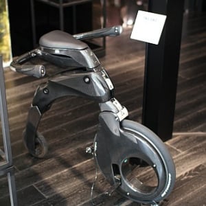 簡単に持ち運べる電動バイク『YIKE BIKE』に試乗してきたぞ【動画】