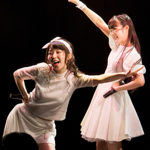 Dorothy Little Happy 発売間近の新作収録曲を全曲熱唱、定評ある歌唱力の2人が挑んだ冒険とは