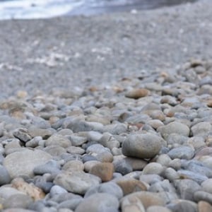 【奄美大島 旅コラム】 持ち帰り厳禁　ホノホシ海岸の丸い石には霊が宿る!?