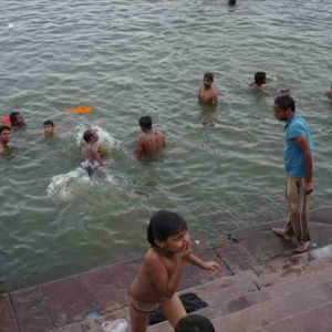 【現地ルポ】これがインドの日常。バラナシ・ガンジス川でお祈りの儀式