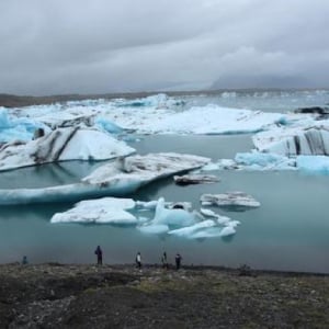 【アイスランド】そこに広がるのは神秘的な光景。水陸両用車で氷河クルーズ