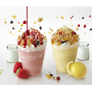 初夏の味わいを「McCafé by Barista」で♪ ヨーグルトとフルーツソースを合わせた、爽やかなスムージー＆ドリンクはいかが？