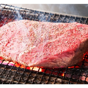 今宵は立川駅前でハシゴ肉?! 塊肉ステーキに焼きとん、もつ鍋、餃子、から揚げが楽しめる肉のテーマパークへようこそ♪